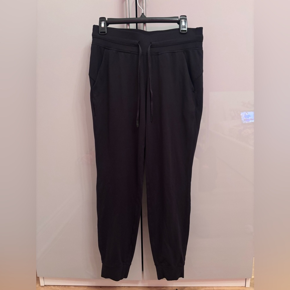 Lululemon Women’s joggers Black like new